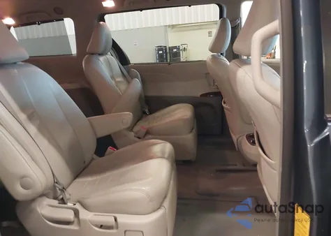 2014 Toyota Sienna Xle 7 Passenger z USA, uszkodzony, nr VIN 5TDDK3DC6ES076022